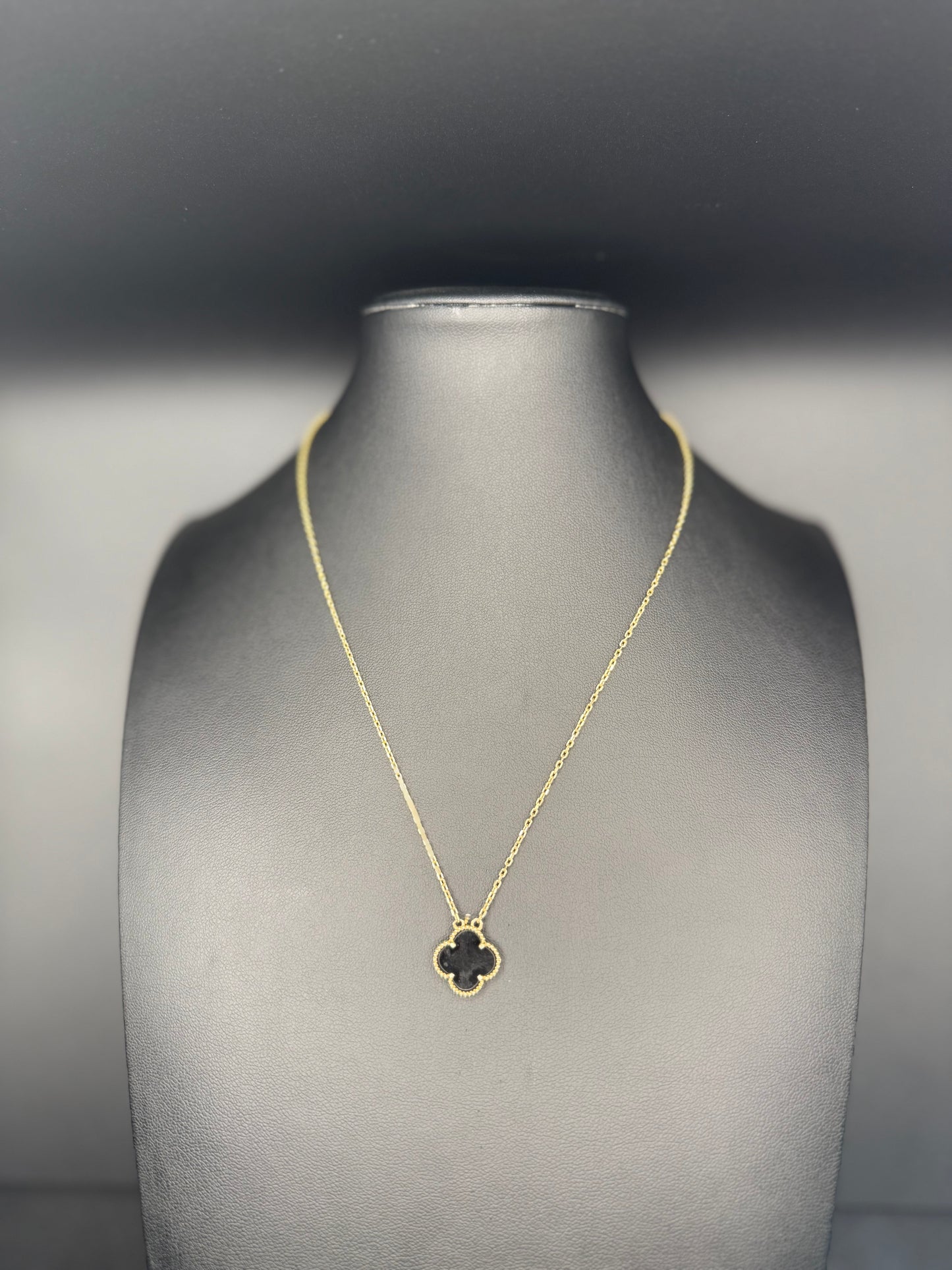 Cadena Clover Negra