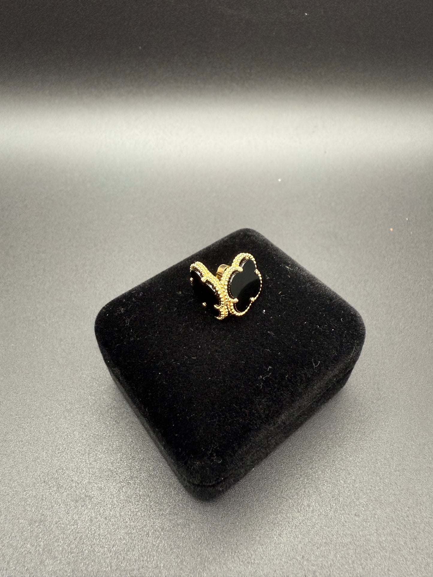 Aretes Clover Negros