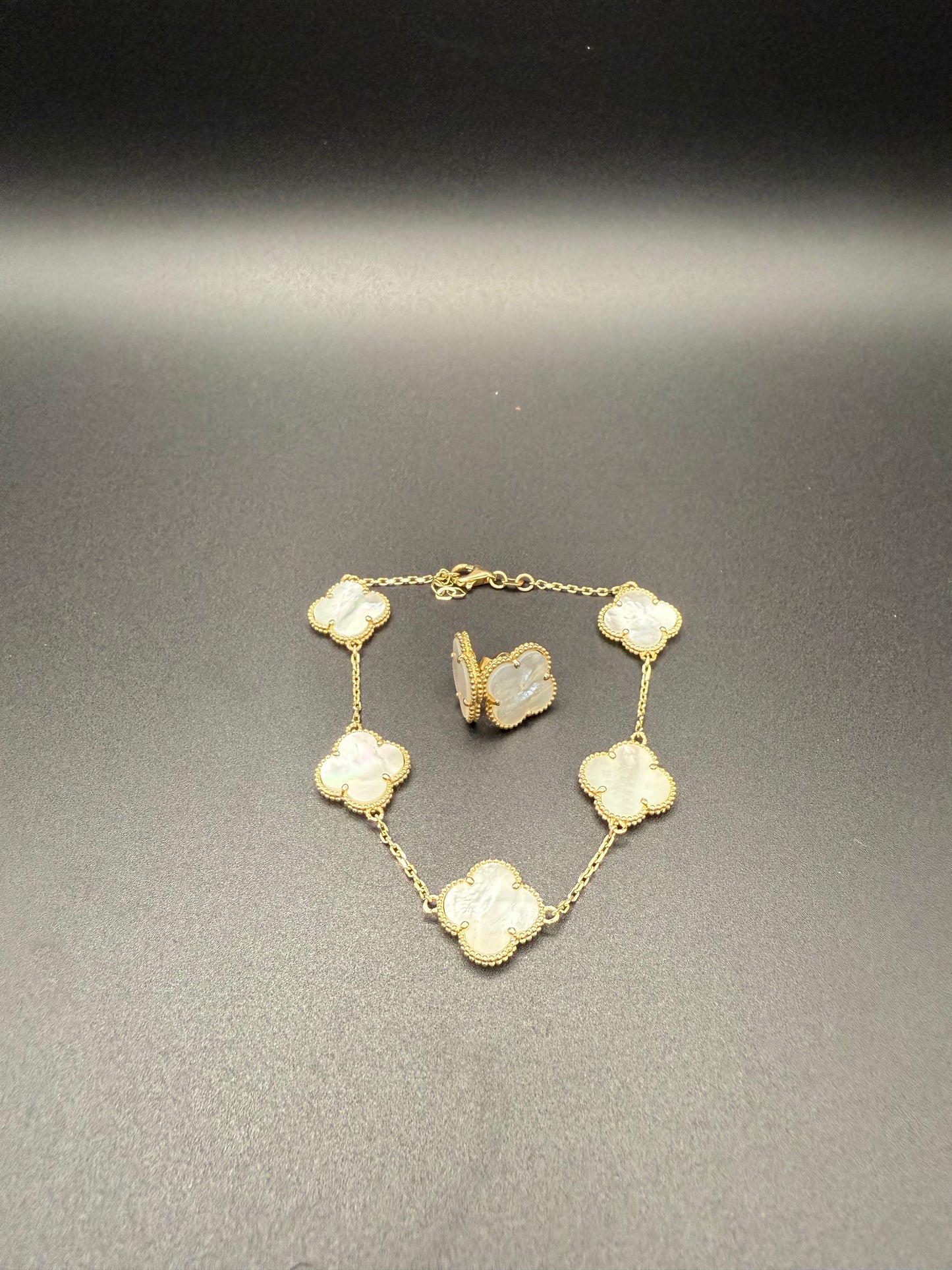 Combo Manilla + Pendientes ( Clover Blanco )